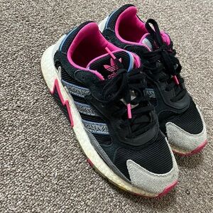 Adidas Originals Tresc “black pink” colorway